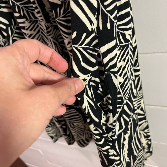 JOE FRESH – Black & White Leaf Print Dress with Pockets – Size M - Picture 5 of 9